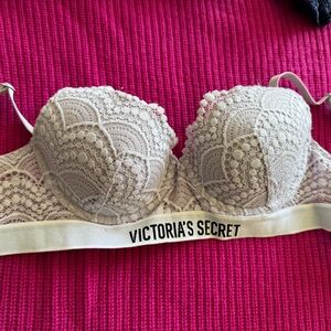Victoria's Secret Ivory Lace Bra